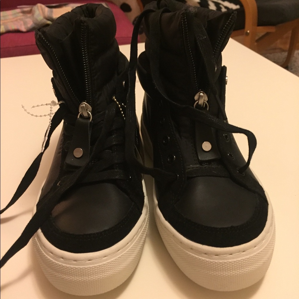 Brand New Skechers booties